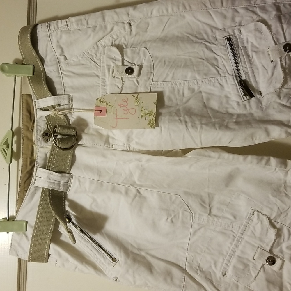New Tyte White Cargo pants Size 7 with green belt. - Picture 2 of 5